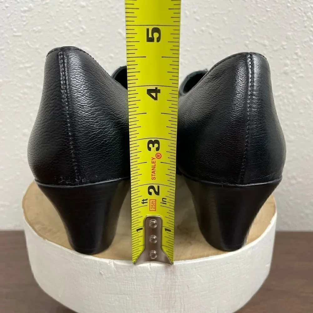 Munro American Blck Rubber Sole Heels Size 7.5 M EUC